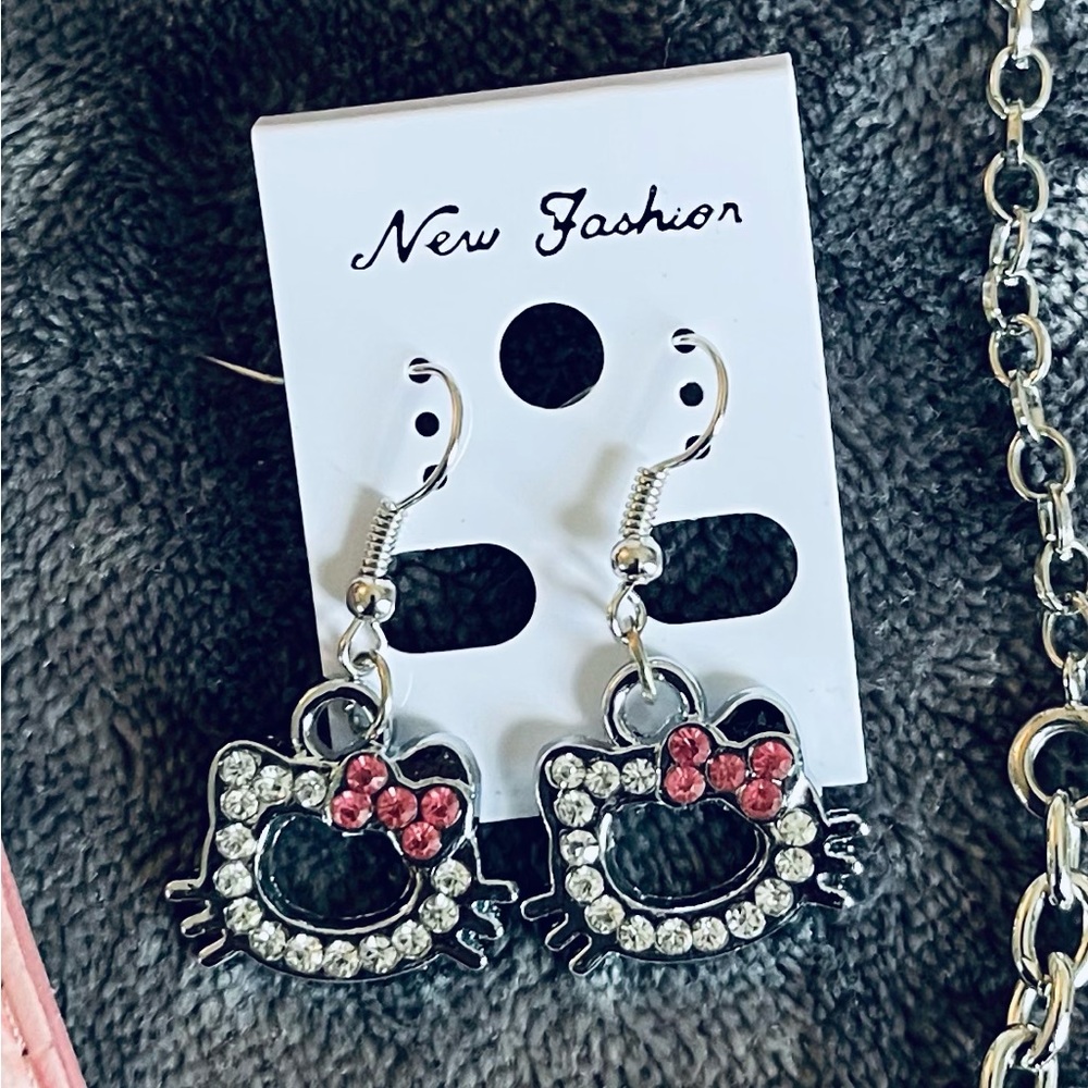 Hello Kitty Jewelry set - Picture 3 of 5
